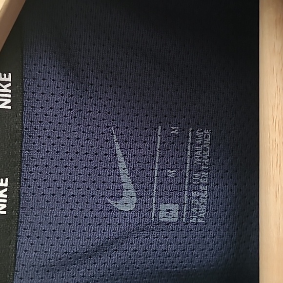 Nike Women’s Softball Lightweight Practice Shirt - Picture 6 of 8